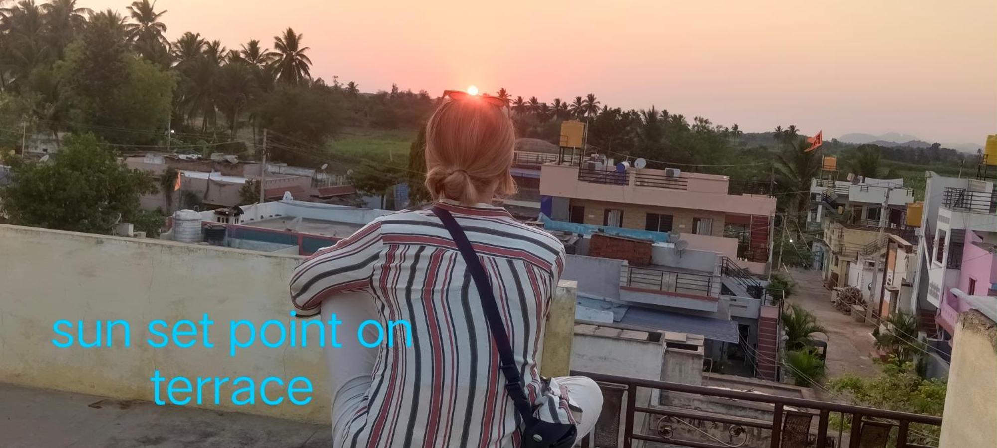 Lohit Homestay Хампи Экстерьер фото